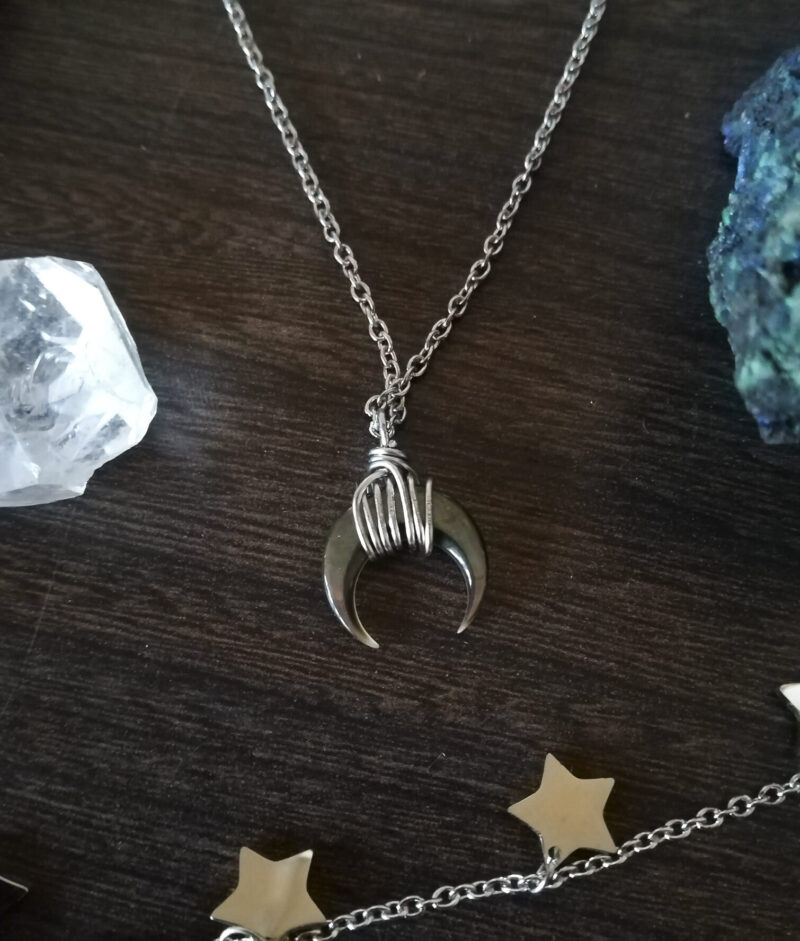 Collana con luna crescente di madreperla